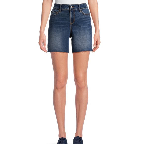 Time and Tru Women's Mid-Rise 6” Raw Hem Denim Shorts NWT - Picture 1 of 2